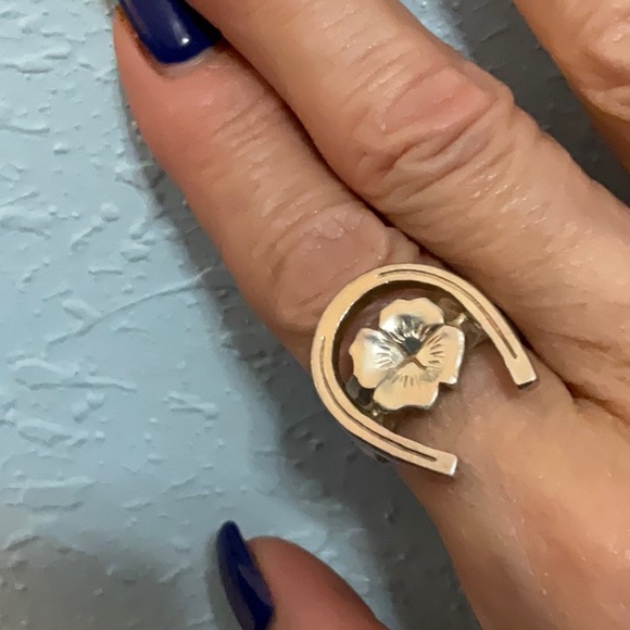 Ring - Picture 2 of 2